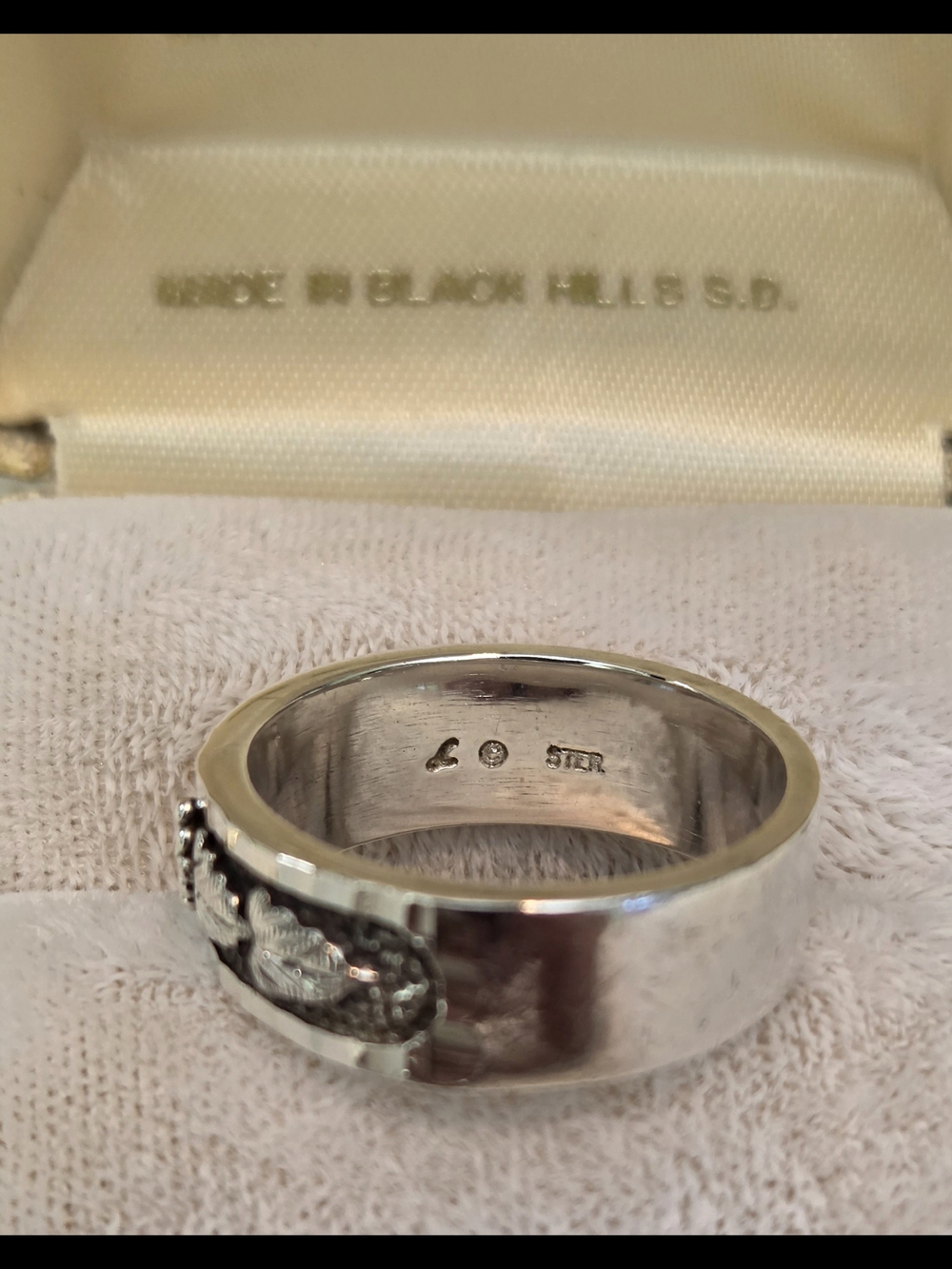 Vintage Authentic Landstrom's Black Hills Solid Sterling Silver Grape Leaf Band - Picture 3 of 4